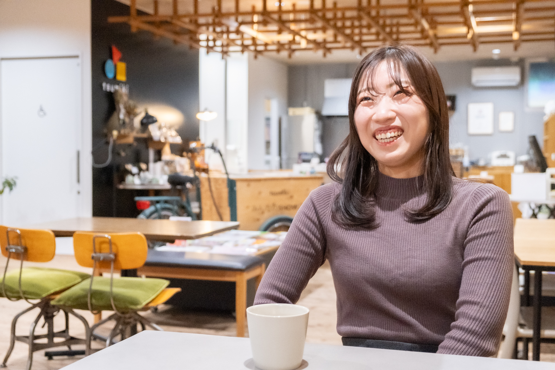 笑っている平嶋愛さん